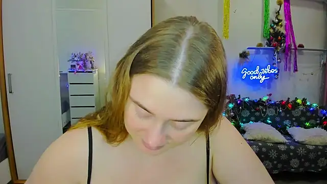 Snapshot of Demure_Smile chatting on 12.05.24 Demure Smile online show from 12.05.24