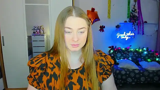 Snapshot of Demure_Smile chatting on 12.05.24 Demure Smile online show from 12.05.24