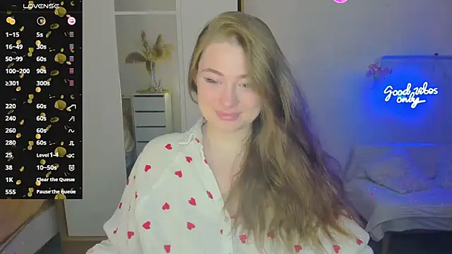 Snapshot of Demure_Smile chatting on 01.25.25 Demure Smile online show from 01.25.25