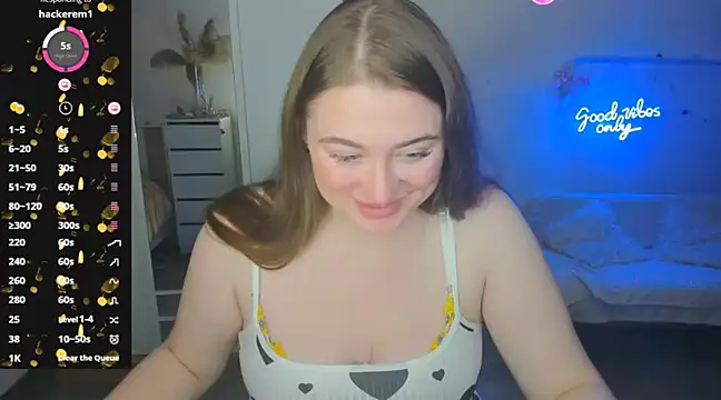 Snapshot of Demure_Smile chatting on 01.26.25 Demure Smile online show from 01.26.25