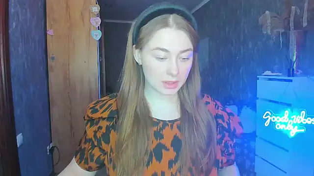 Snapshot of Demure_Smile chatting on 02.26.25 Demure Smile online show from 02.26.25