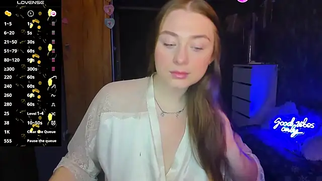 Snapshot of Demure_Smile chatting on 03.14.25 Demure Smile online show from 03.14.25