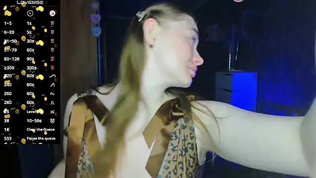 Snapshot of Demure_Smile chatting on 03.22.25 Demure Smile online show from 03.22.25