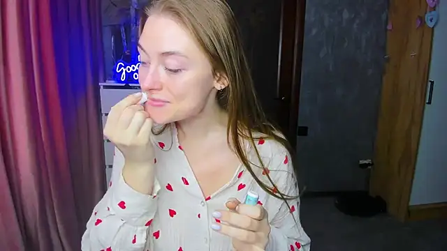 Snapshot of Demure_Smile chatting on 09.18.25 Demure Smile online show from 09.18.25