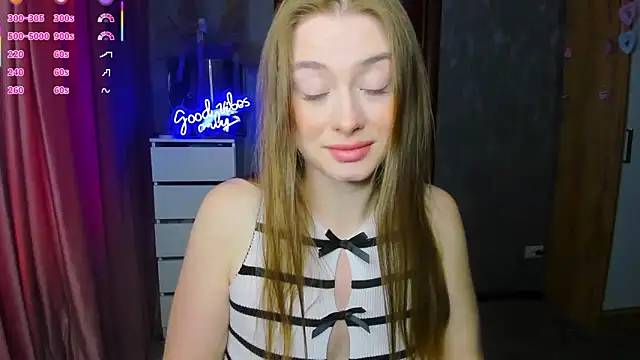 Snapshot of Demure_Smile chatting on 09.26.25 Demure Smile online show from 09.26.25