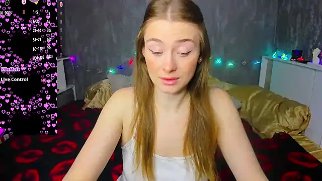 Snapshot of Demure_Smile chatting on 11.14.25 Demure Smile online show from 11.14.25