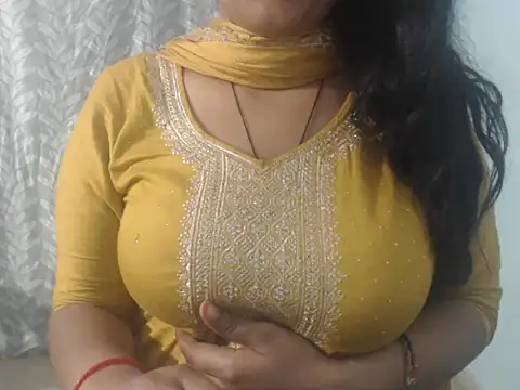 cute-priy online show from 02.10.25