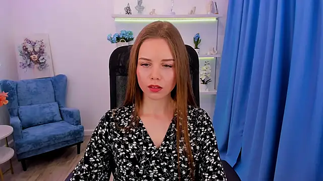 Snapshot of MileyWings chatting on 11.16.25 MileyWings online show from 11.16.25