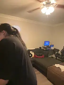 Snapshot of ThicBunz chatting on 03.04.25 ThicBunz online show from 03.04.25