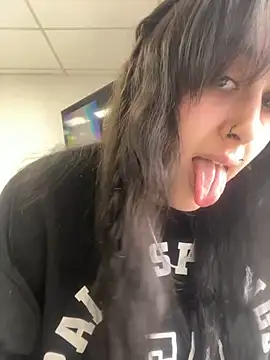 Snapshot of ThicBunz chatting on 03.05.25 ThicBunz online show from 03.05.25