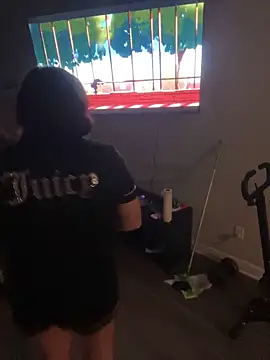 Snapshot of ThicBunz chatting on 03.06.25 ThicBunz online show from 03.06.25