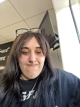 Snapshot of ThicBunz chatting on 03.18.25 ThicBunz online show from 03.18.25