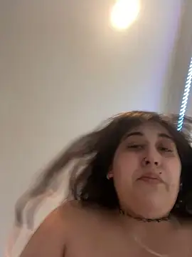 Snapshot of ThicBunz chatting on 03.22.25 ThicBunz online show from 03.22.25