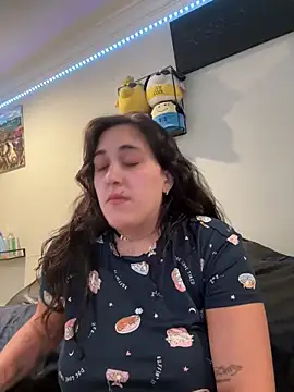 Snapshot of ThicBunz chatting on 09.15.25 ThicBunz online show from 09.15.25