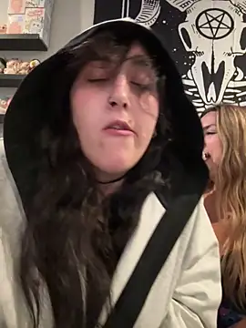 Snapshot of ThicBunz chatting on 09.17.25 ThicBunz online show from 09.17.25