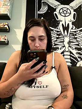 Snapshot of ThicBunz chatting on 09.23.25 ThicBunz online show from 09.23.25