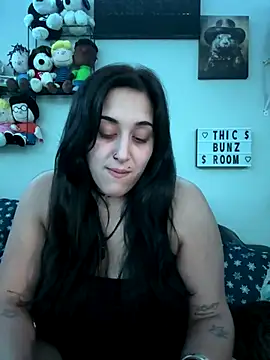 Snapshot of ThicBunz chatting on 09.30.25 ThicBunz online show from 09.30.25