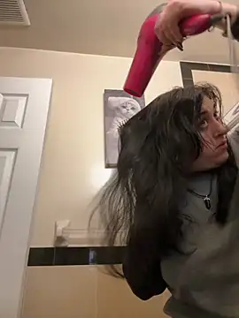 Snapshot of ThicBunz chatting on 10.02.25 ThicBunz online show from 10.02.25