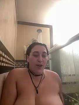 Snapshot of ThicBunz chatting on 10.03.25 ThicBunz online show from 10.03.25