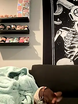 Snapshot of ThicBunz chatting on 10.07.25 ThicBunz online show from 10.07.25