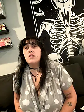 Snapshot of ThicBunz chatting on 10.09.25 ThicBunz online show from 10.09.25