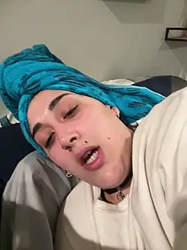 Snapshot of ThicBunz chatting on 10.11.25 ThicBunz online show from 10.11.25