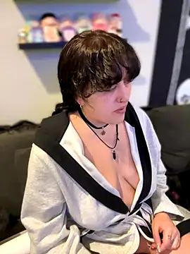 Snapshot of ThicBunz chatting on 10.26.25 ThicBunz online show from 10.26.25