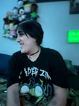 Snapshot of ThicBunz chatting on 10.27.25 ThicBunz online show from 10.27.25