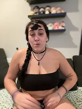 Snapshot of ThicBunz chatting on 10.29.25 ThicBunz online show from 10.29.25