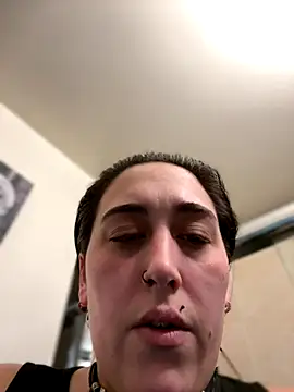 Snapshot of ThicBunz chatting on 11.02.25 ThicBunz online show from 11.02.25