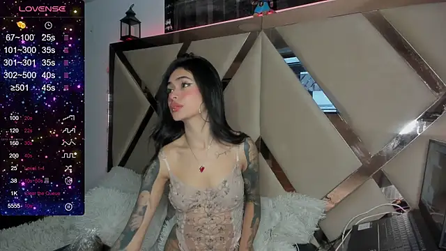 Snapshot of AliceMiller_2 chatting on 12.12.24 AliceMiller 2 online show from 12.12.24