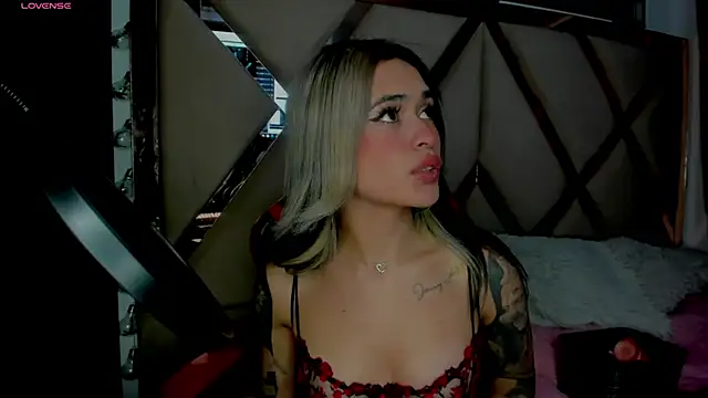 Snapshot of AliceMiller_2 chatting on 01.27.25 AliceMiller 2 online show from 01.27.25