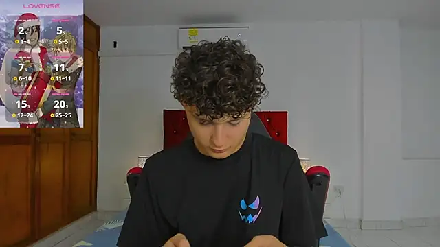 Snapshot of Nathan_Bluee chatting on 12.14.24 Nathan Bluee online show from 12.14.24