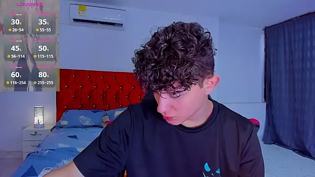 Snapshot of Nathan_Bluee chatting on 12.20.24 Nathan Bluee online show from 12.20.24