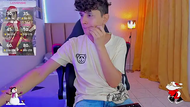 Snapshot of Nathan_Bluee chatting on 12.24.24 Nathan Bluee online show from 12.24.24