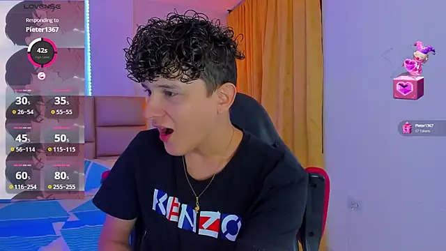 Snapshot of Nathan_Bluee chatting on 01.06.25 Nathan Bluee online show from 01.06.25