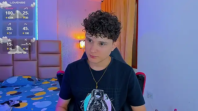 Snapshot of Nathan_Bluee chatting on 03.06.25 Nathan Bluee online show from 03.06.25