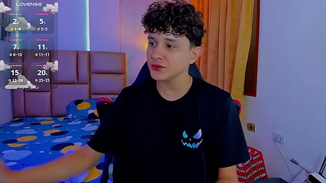 Snapshot of Nathan_Bluee chatting on 03.07.25 Nathan Bluee online show from 03.07.25