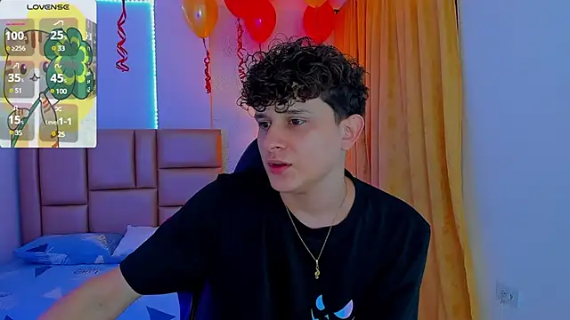 Snapshot of Nathan_Bluee chatting on 03.20.25 Nathan Bluee online show from 03.20.25