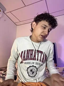 Snapshot of Nathan_Bluee chatting on 10.31.25 Nathan Bluee online show from 10.31.25