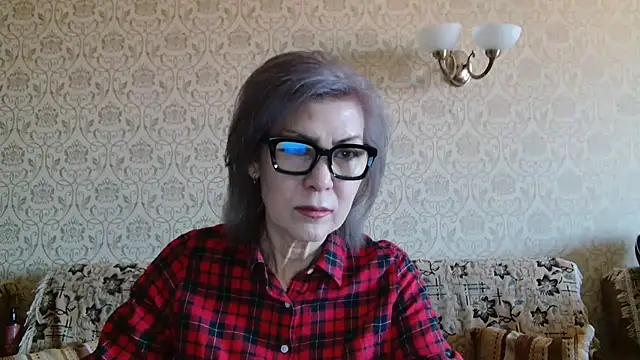 Snapshot of Elegant00Lady chatting on 10.06.25 Elegant00Lady online show from 10.06.25