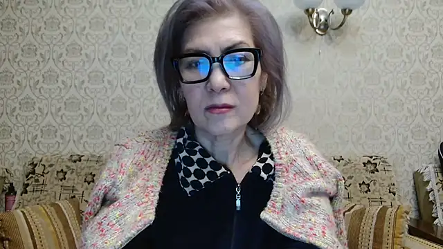 Snapshot of Elegant00Lady chatting on 10.11.25 Elegant00Lady online show from 10.11.25