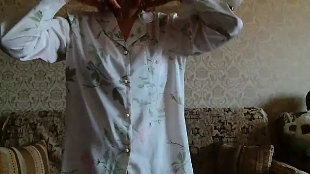 Snapshot of Elegant00Lady chatting on 10.25.25 Elegant00Lady online show from 10.25.25