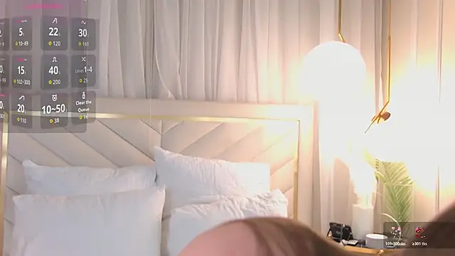 Snapshot of AmandaPirs chatting on 10.24.25 AmandaPirs online show from 10.24.25