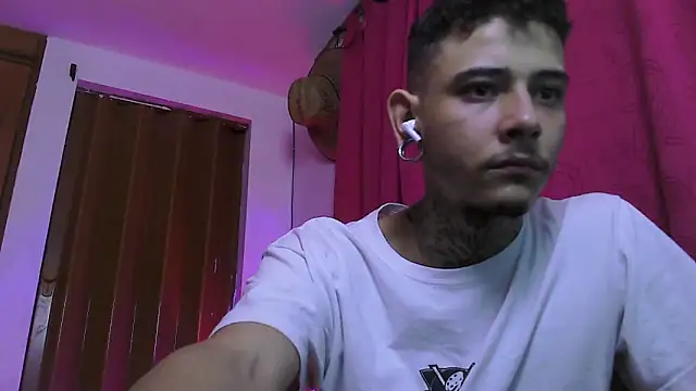 Snapshot of Ceder-Calistenes chatting on 11.13.25 Ceder-Calistenes online show from 11.13.25