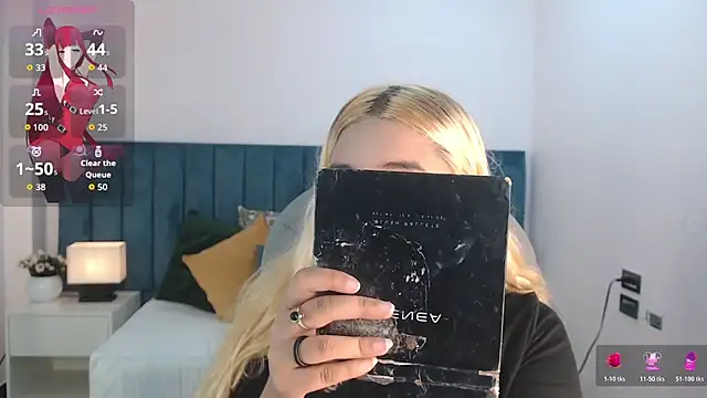 Snapshot of april_bunnyy chatting on 11.14.25 april bunnyy online show from 11.14.25