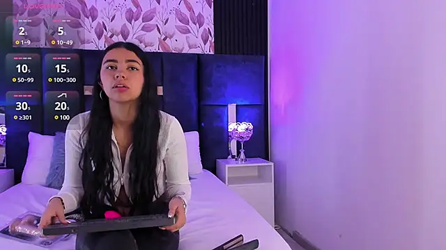 Larabrooks online show from 01.06.25