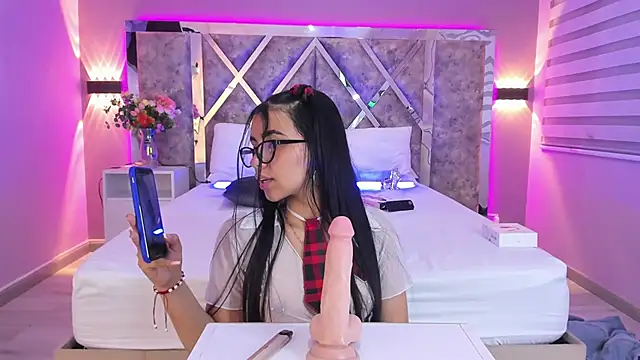 Larabrooks online show from 01.14.25