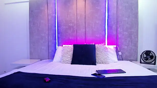 Larabrooks online show from 01.22.25