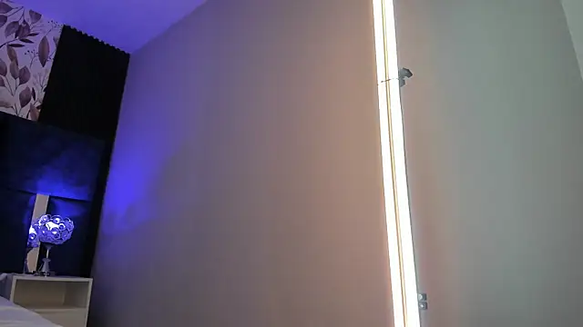 Larabrooks online show from 11.12.25